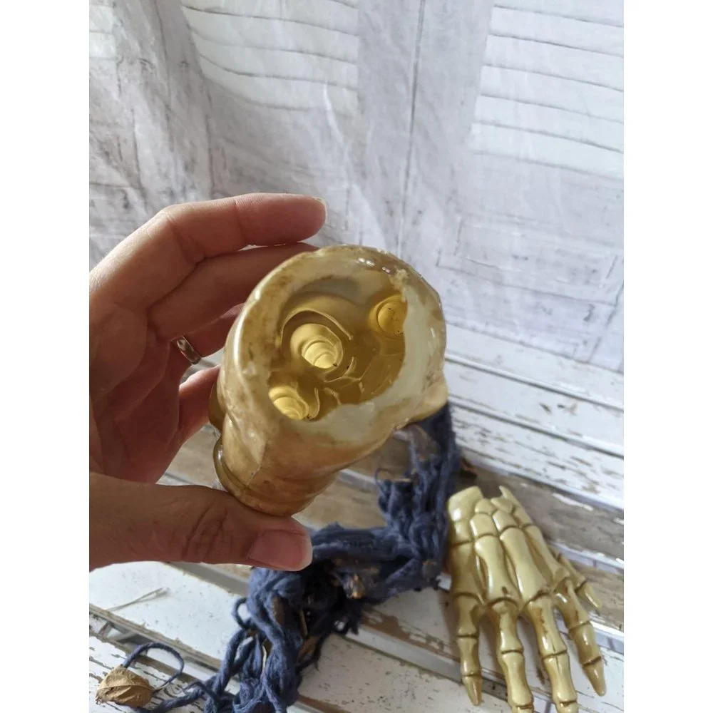 Skull‎ skeleton head hands ground breaker lawn deco